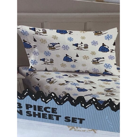 Peanuts Snoopy Puffy Coat TWIN SIZE Sheet Set Christmas Puffer Jacket White Blue - Picture 3 of 14